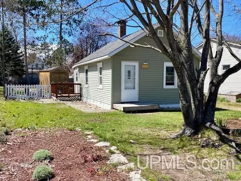 1445 Birch, Marquette, MI 49855