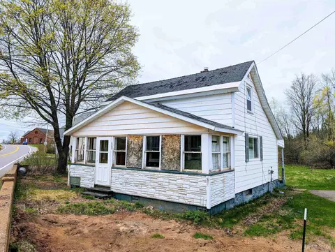 669 E Division, Ishpeming, MI 49849