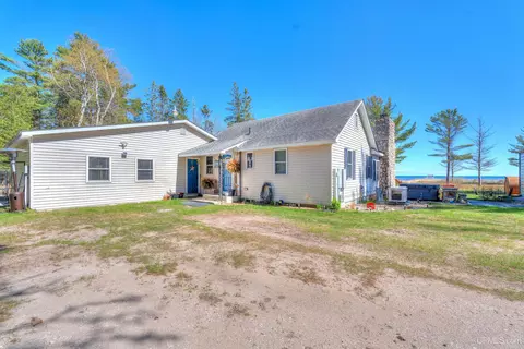 W9965 Us2, Naubinway, MI 49762