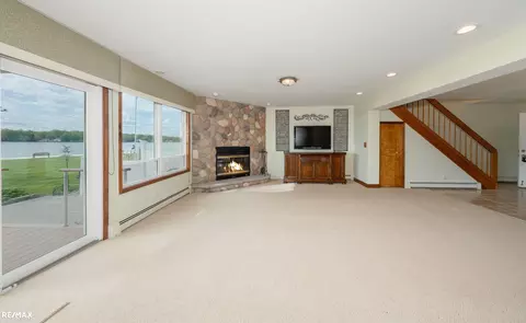 Living - 1416 Saint Clair Riv, Algonac, MI 48001 photo 4 of 4