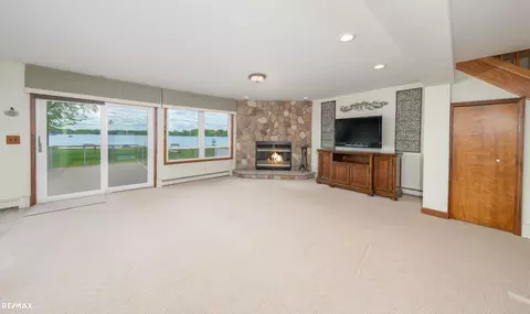 Living - 1416 Saint Clair Riv, Algonac, MI 48001 photo 3 of 4