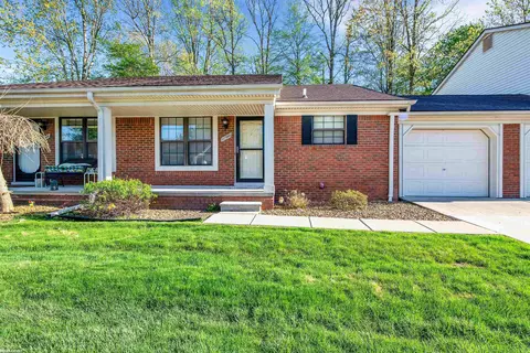 27996 Thorntree, Harrison Township, MI 48045