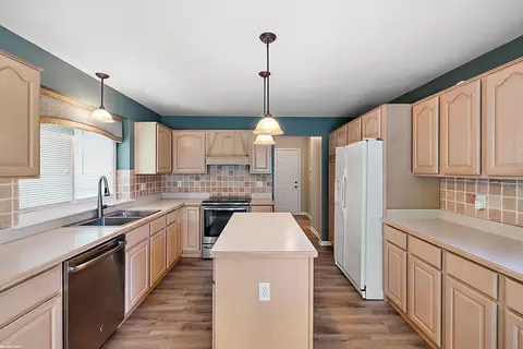 20545 Breezeway Dr, Macomb, MI 48044 photo 12