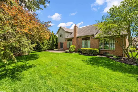 20545 Breezeway Dr, Macomb, MI 48044 photo 5