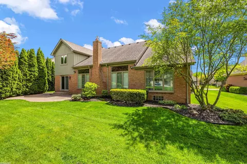 20545 Breezeway Dr, Macomb, MI 48044 photo 4