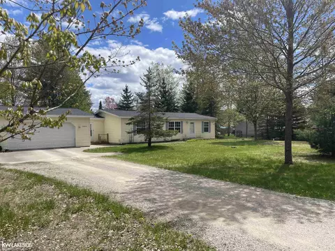 1472 Forton, Saint Helen, MI 48656