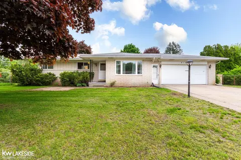 4138 Smoke Tree, Waterford, MI 48329