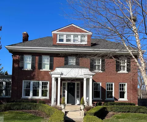 1011 Yorkshire, Grosse Pointe Park, MI 48230