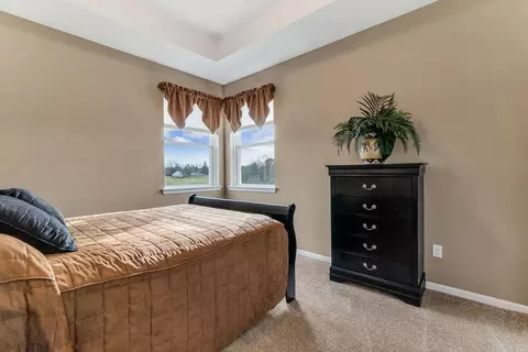 Bedroom - 4379 Stepping Stone, Fenton, MI 48430 photo 6 of 7