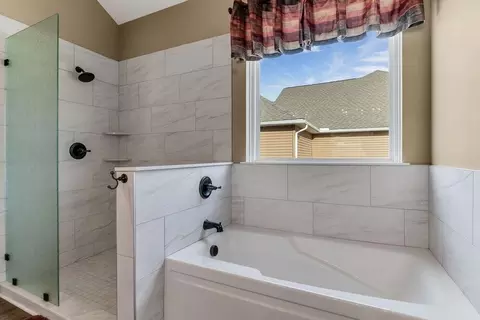 Bath - 4379 Stepping Stone, Fenton, MI 48430 photo 3 of 6