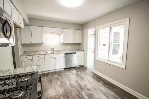 902 E Atherton, Flint, MI 48507 photo 2