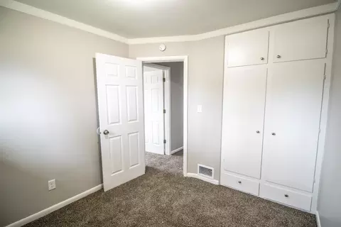 902 E Atherton, Flint, MI 48507 photo 13