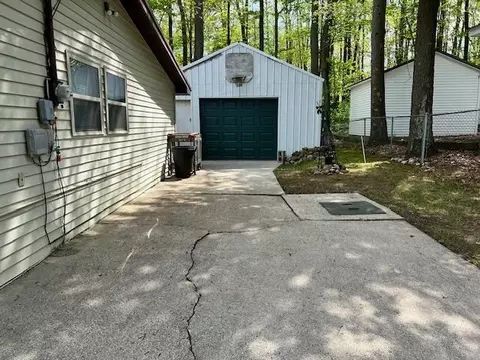 4140 Covemoor, Harrison, MI 48625 photo 2