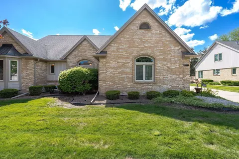 54429 Cambridge, Shelby Township, MI 48315