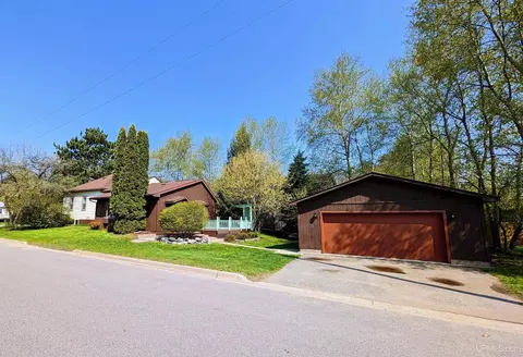 2100 Longyear, Marquette, MI 49855