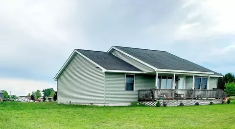 9640 Gravel Rdg, Farwell, MI 48622