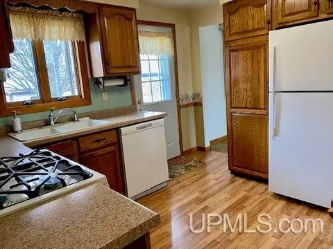 125 N Marigold, Ishpeming, MI 49849 photo 9