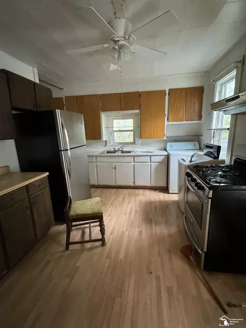 Kitchen - 930 Steiner, Monroe, MI 48162 photo 1 of 5