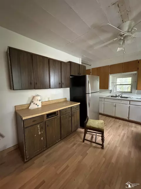 Kitchen - 930 Steiner, Monroe, MI 48162 photo 2 of 5