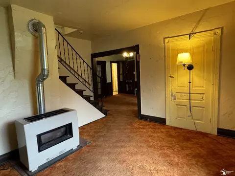 Living - 930 Steiner, Monroe, MI 48162 photo 3 of 3