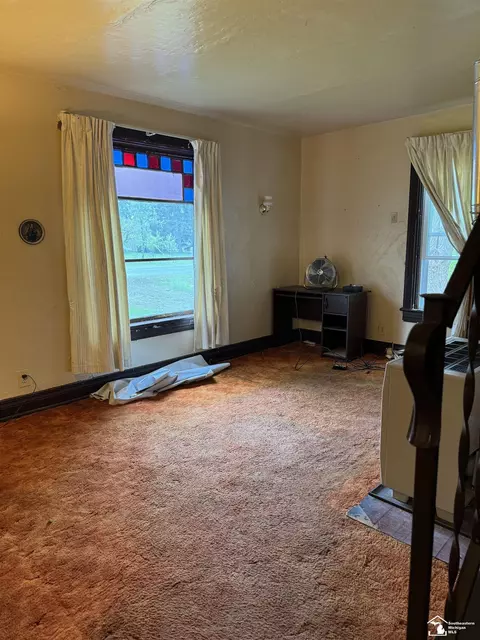 Living - 930 Steiner, Monroe, MI 48162 photo 2 of 3
