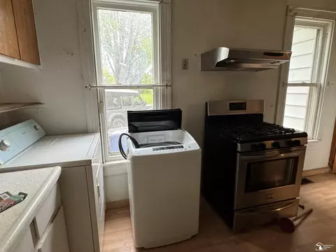 Kitchen - 930 Steiner, Monroe, MI 48162 photo 4 of 5