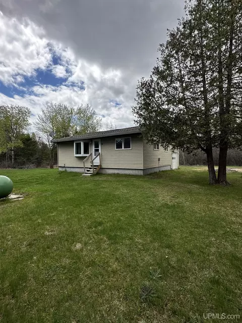 3893 10th, Bark River, MI 49807