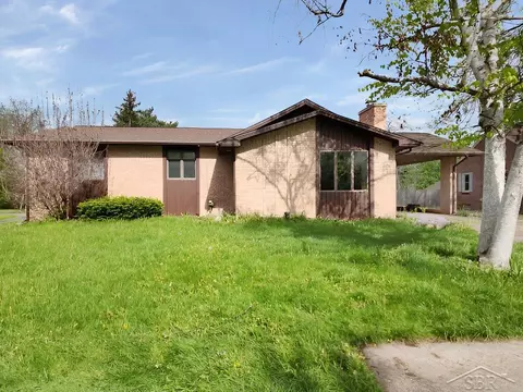 36 State Park Dr, Bay City, MI 48706