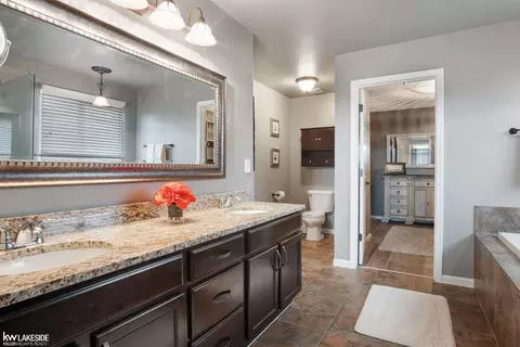 Bath - 20798 Stalybridge, Macomb, MI 48044 photo 2 of 5