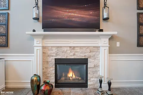 Living - 20798 Stalybridge, Macomb, MI 48044 photo 2 of 4