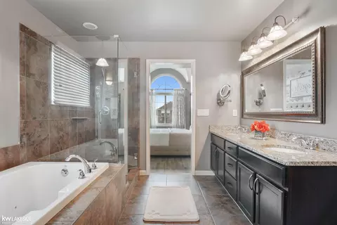 Bath - 20798 Stalybridge, Macomb, MI 48044 photo 3 of 5