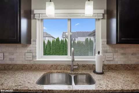 Kitchen - 20798 Stalybridge, Macomb, MI 48044 photo 5 of 5