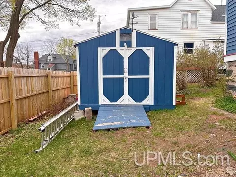 218 N Maple, Ishpeming, MI 49849 photo 3