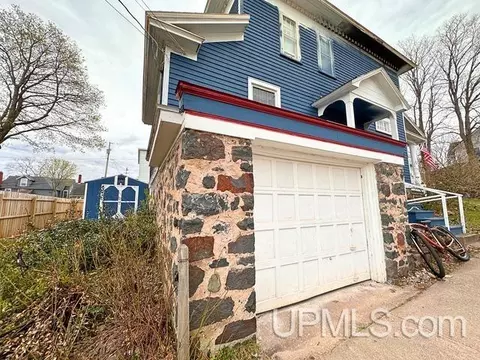218 N Maple, Ishpeming, MI 49849 photo 2