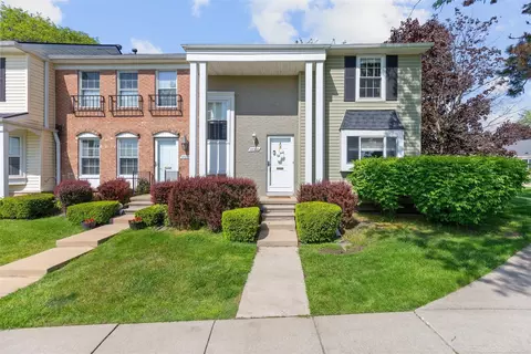 37300 Charter Oaks, Clinton Township, MI 48036