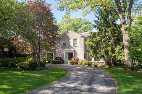 570 Oxford, Grosse Pointe Woods, MI 48236