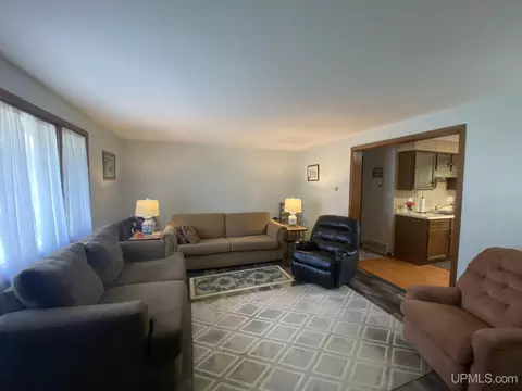 Living - 611615 E Main, Iron Mountain, MI 49801 photo 2 of 5