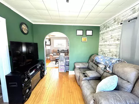 Living - 562 Jasper, Ishpeming, MI 49849 photo 2 of 4
