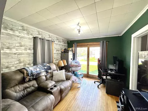 Living - 562 Jasper, Ishpeming, MI 49849 photo 4 of 4