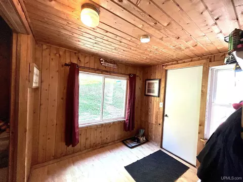 Entry Way - 562 Jasper, Ishpeming, MI 49849 photo 1 of 1