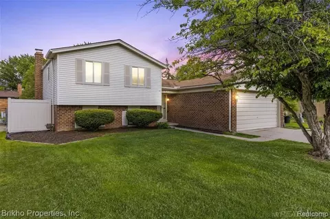 39510 Owendale Dr, Sterling Heights, MI 48310