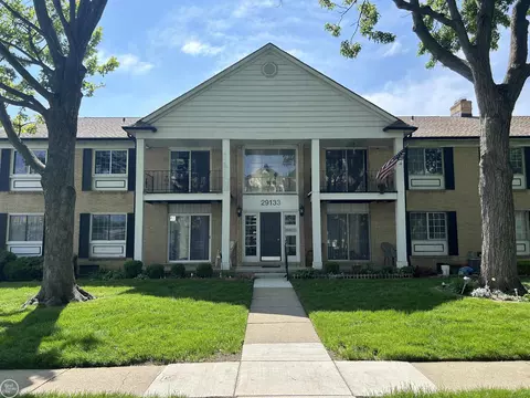 29133 Hayes UNIT 22, Warren, MI 48088