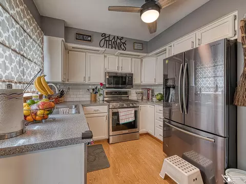 405 Richards, Monroe, MI 48162 photo 2