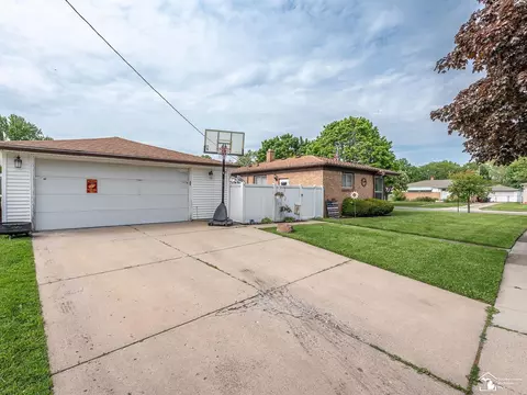 405 Richards, Monroe, MI 48162 photo 22