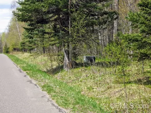 5 17 Ac Scott Lk, Gaastra, MI 49927