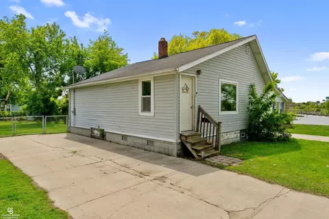 1744 Whipple, Port Huron, MI 48060