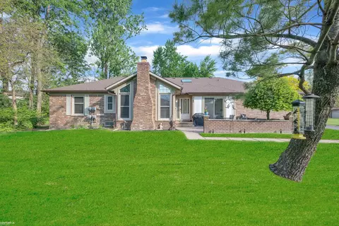 49560 Laurel Hts, Shelby Township, MI 48315