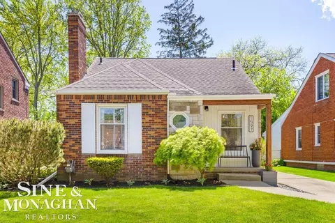 1597 Hollywood, Grosse Pointe Woods, MI 48236