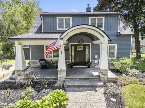 11900 Brewster, Livonia, MI 48150