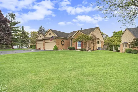 1123 Eagle Nest, Milford, MI 48381